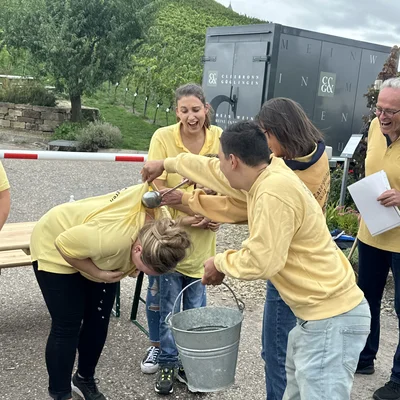 Drilltaufe und Weinausschank Drilltaufe und Weinausschank