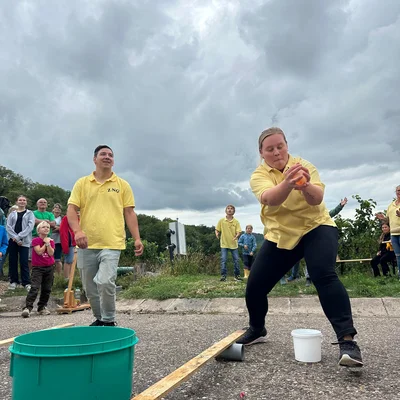 Drilltaufe und Weinausschank Drilltaufe und Weinausschank