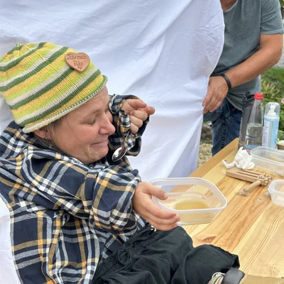 Drilltaufe und Weinausschank Drilltaufe und Weinausschank