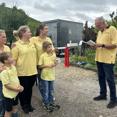 Drilltaufe und Weinausschank Drilltaufe und Weinausschank