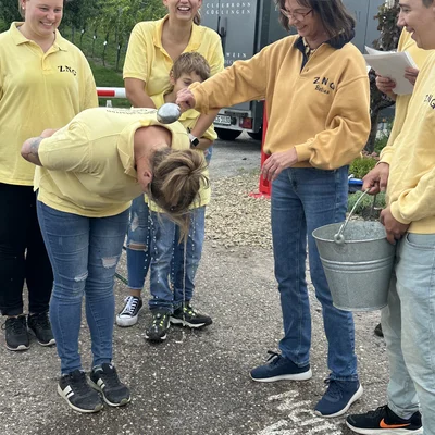 Drilltaufe und Weinausschank Drilltaufe und Weinausschank