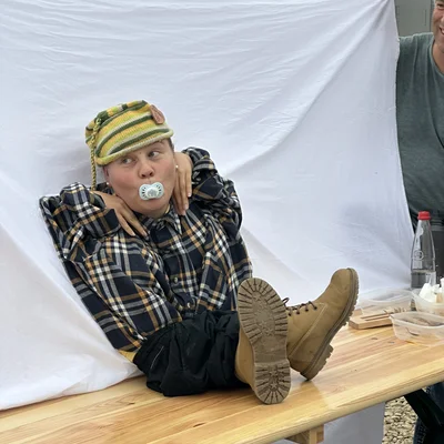 Drilltaufe und Weinausschank Drilltaufe und Weinausschank