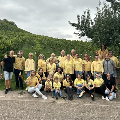 Drilltaufe und Weinausschank Drilltaufe und Weinausschank