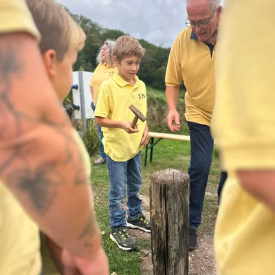 Drilltaufe und Weinausschank Drilltaufe und Weinausschank