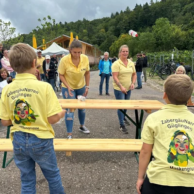 Drilltaufe und Weinausschank Drilltaufe und Weinausschank