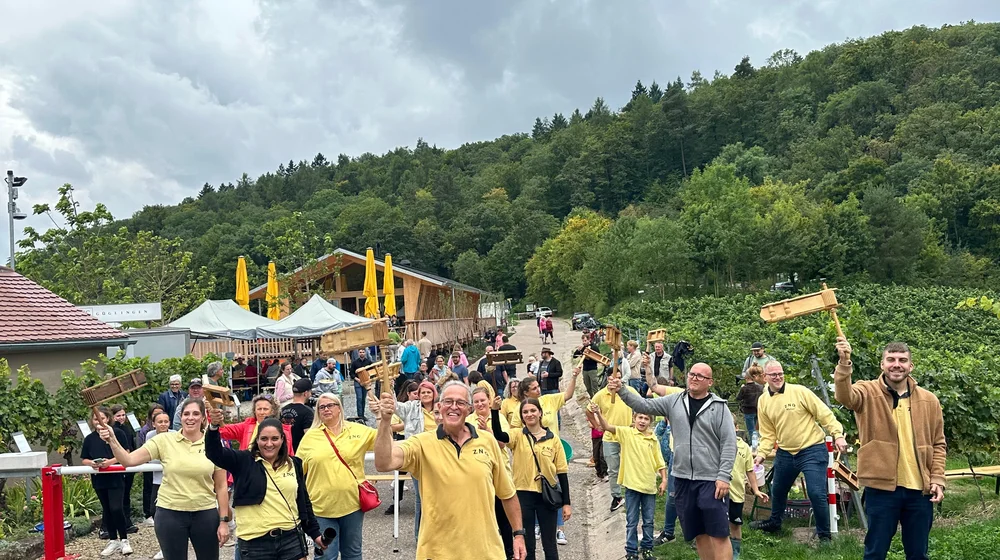 Drilltaufe und Weinausschank Drilltaufe und Weinausschank